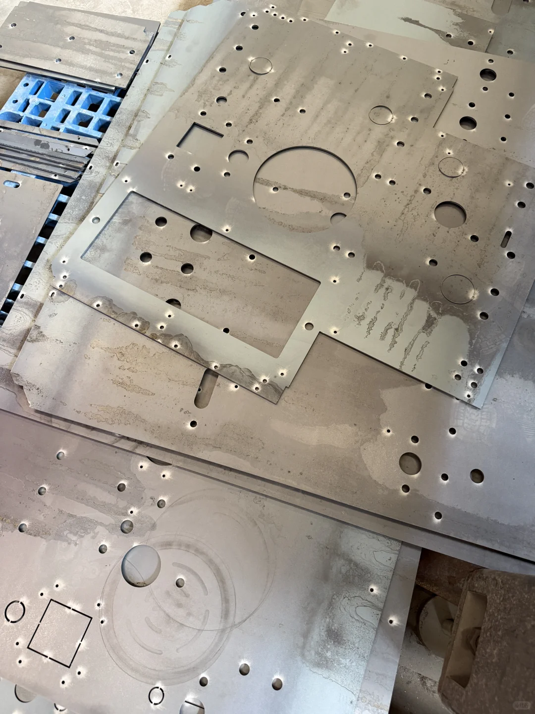 96年女生接手专业钣金加工