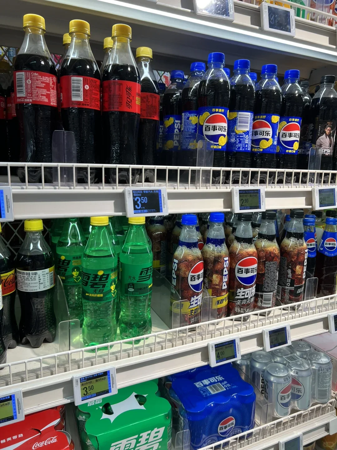 碳酸饮料看着就很快乐了