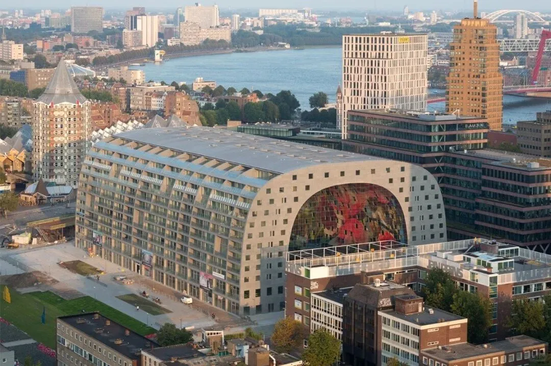 Markthal Rotterdam:垂直折叠的城市生活秀