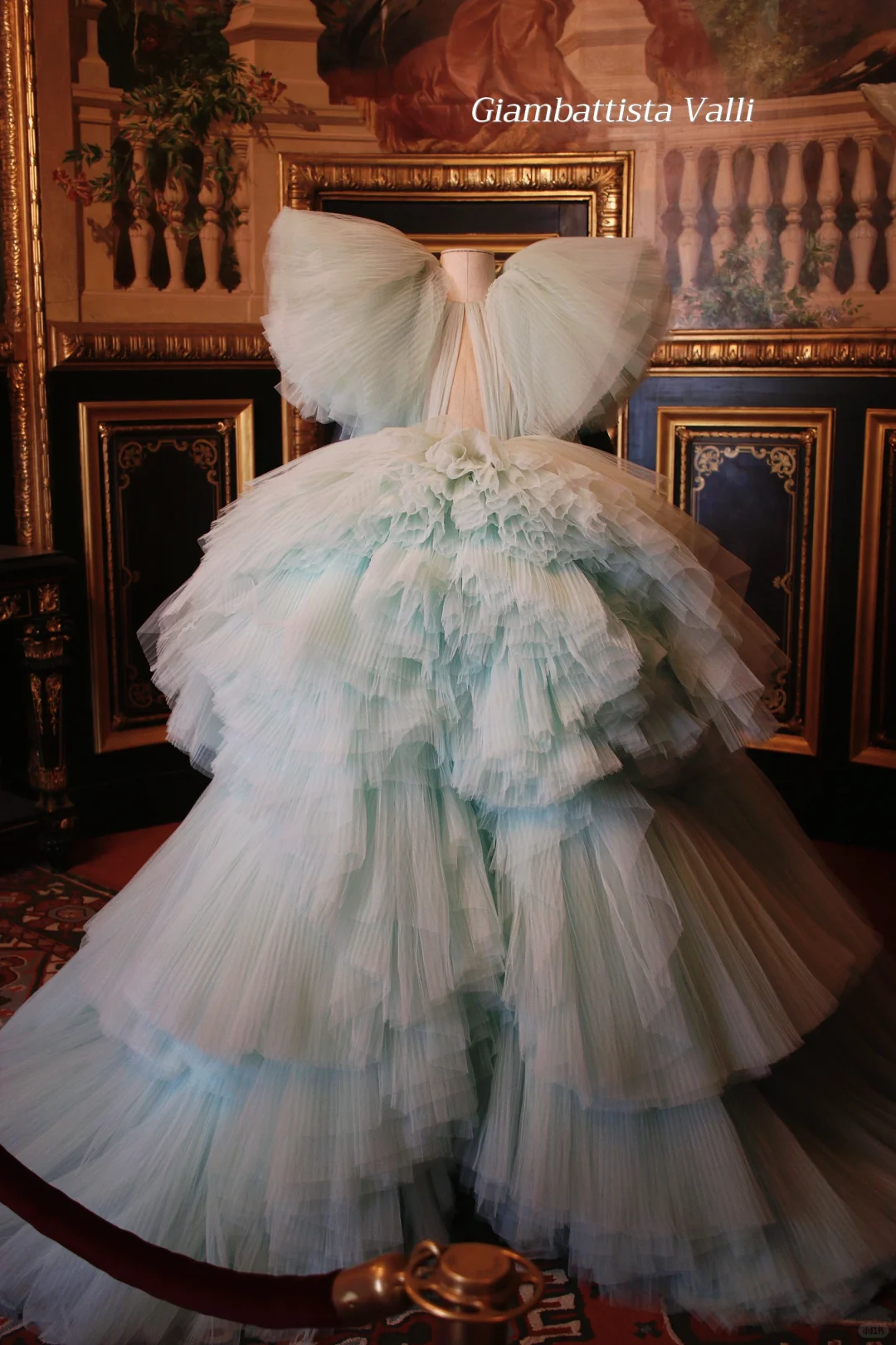 卢浮宫高定展:翻开一部立体的时尚史