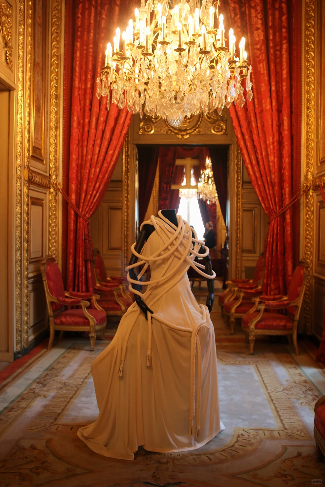 卢浮宫高定展:翻开一部立体的时尚史