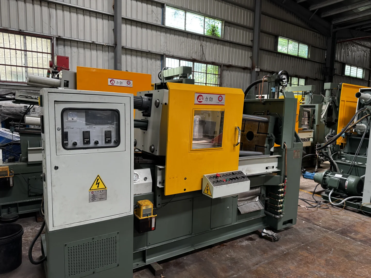 想致富干压铸！