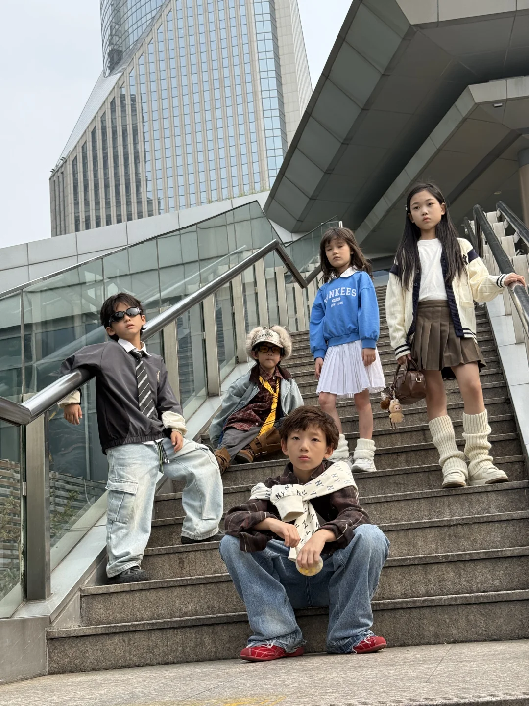 魔都来了一辆专载潮童的bus?有谁还没上车