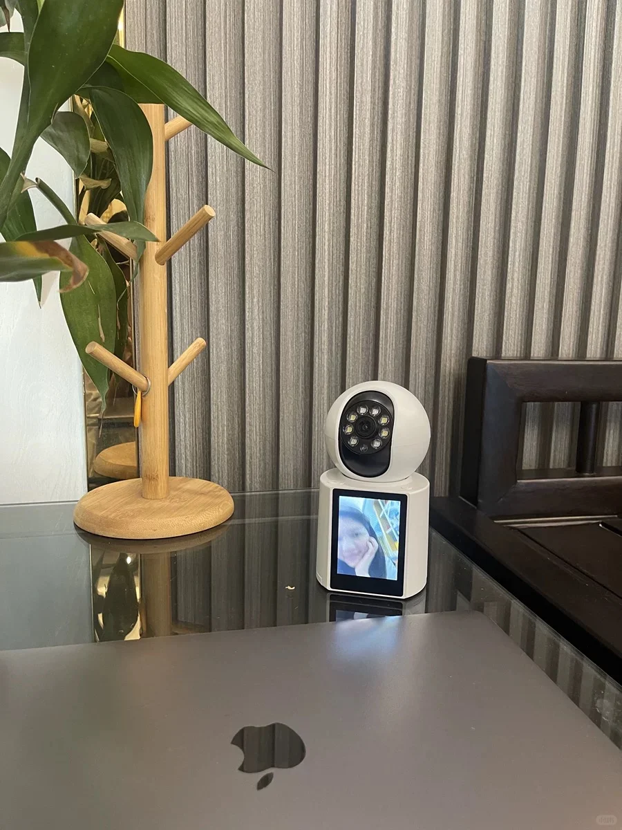 家里有老人和小孩的，要装这款双向视频监控