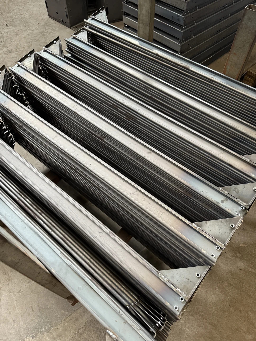 96年女生接手专业钣金加工