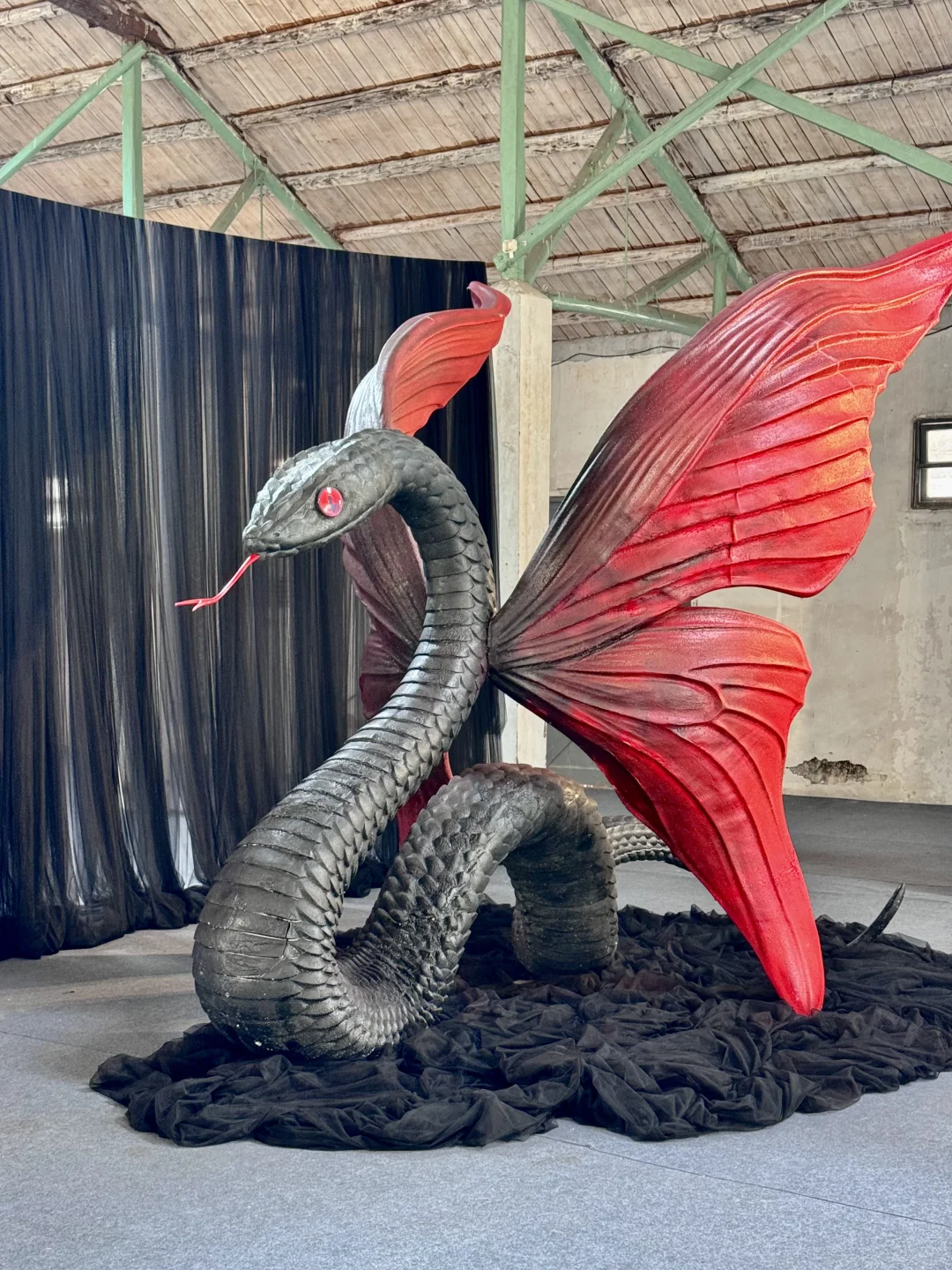 ?我很少用“震撼”形容一场展！