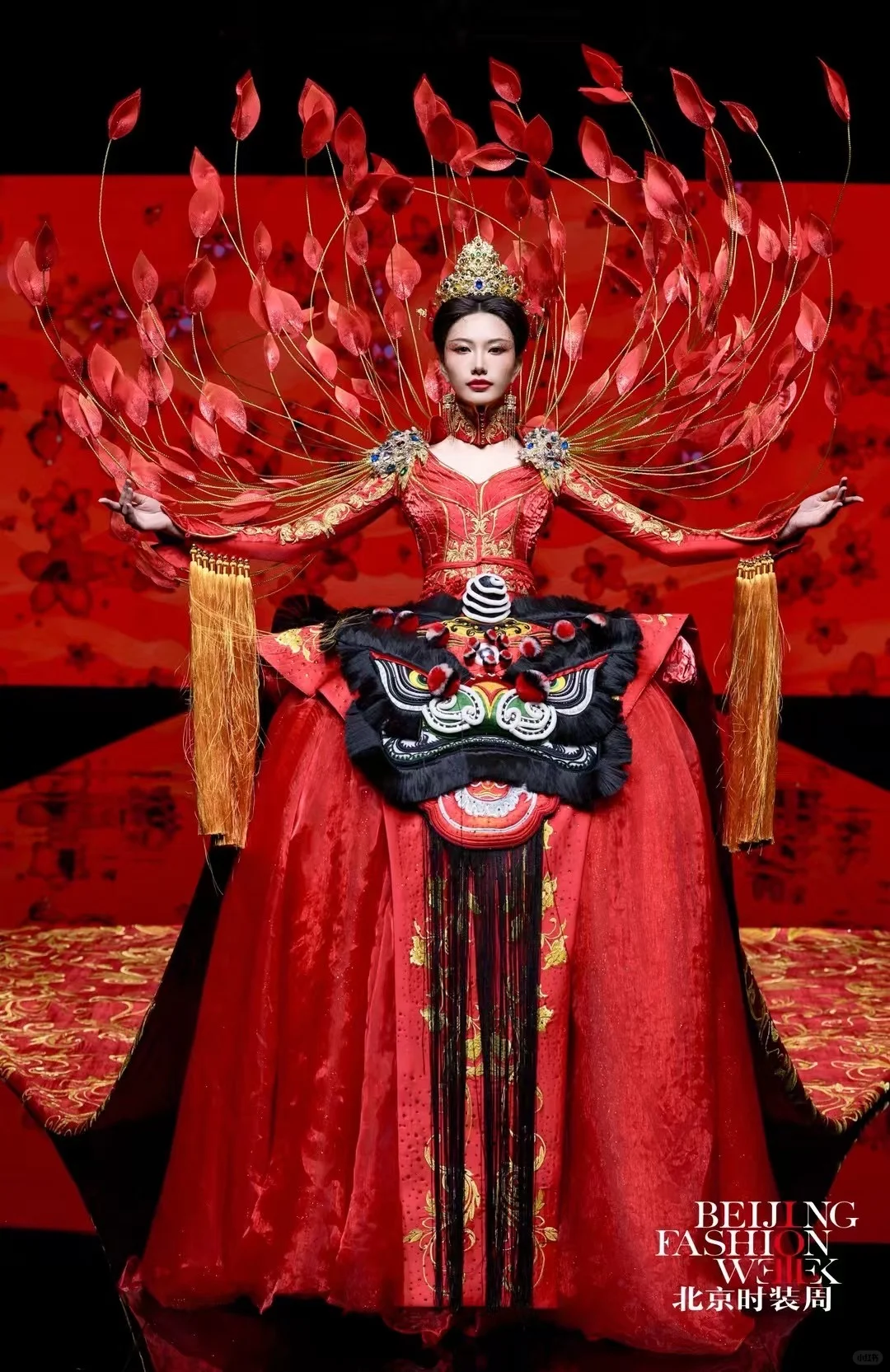 SS2026北京时装周|张珂嘉醒狮,直接封神!