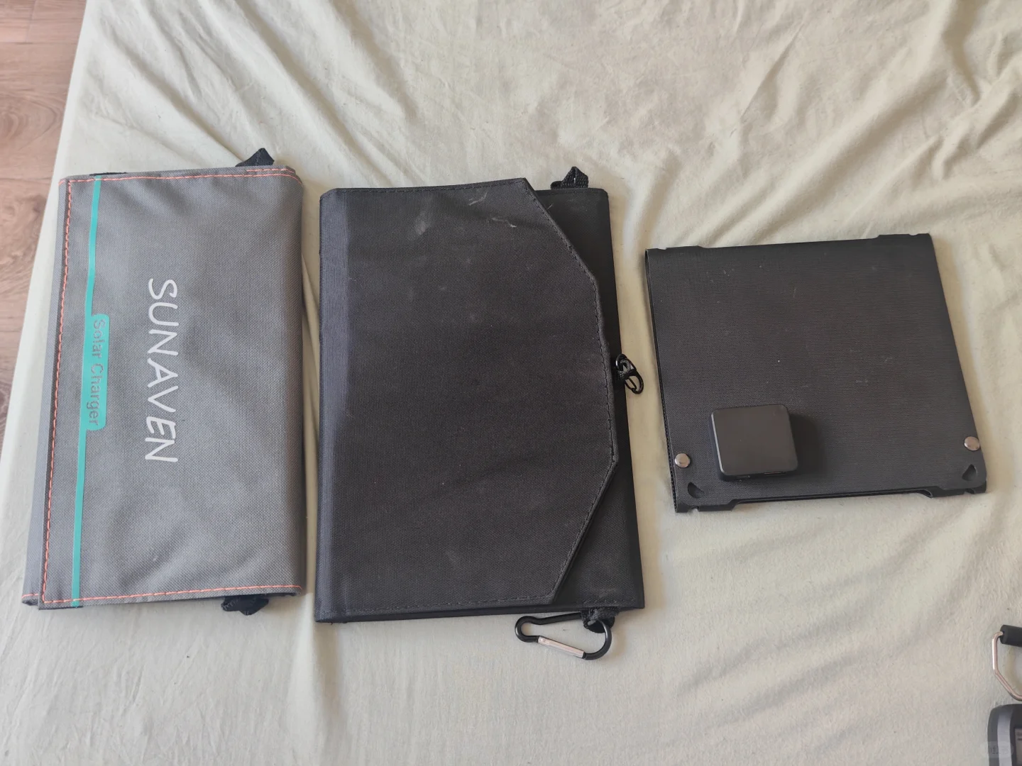 重装徒步100元太阳能充电板测评！