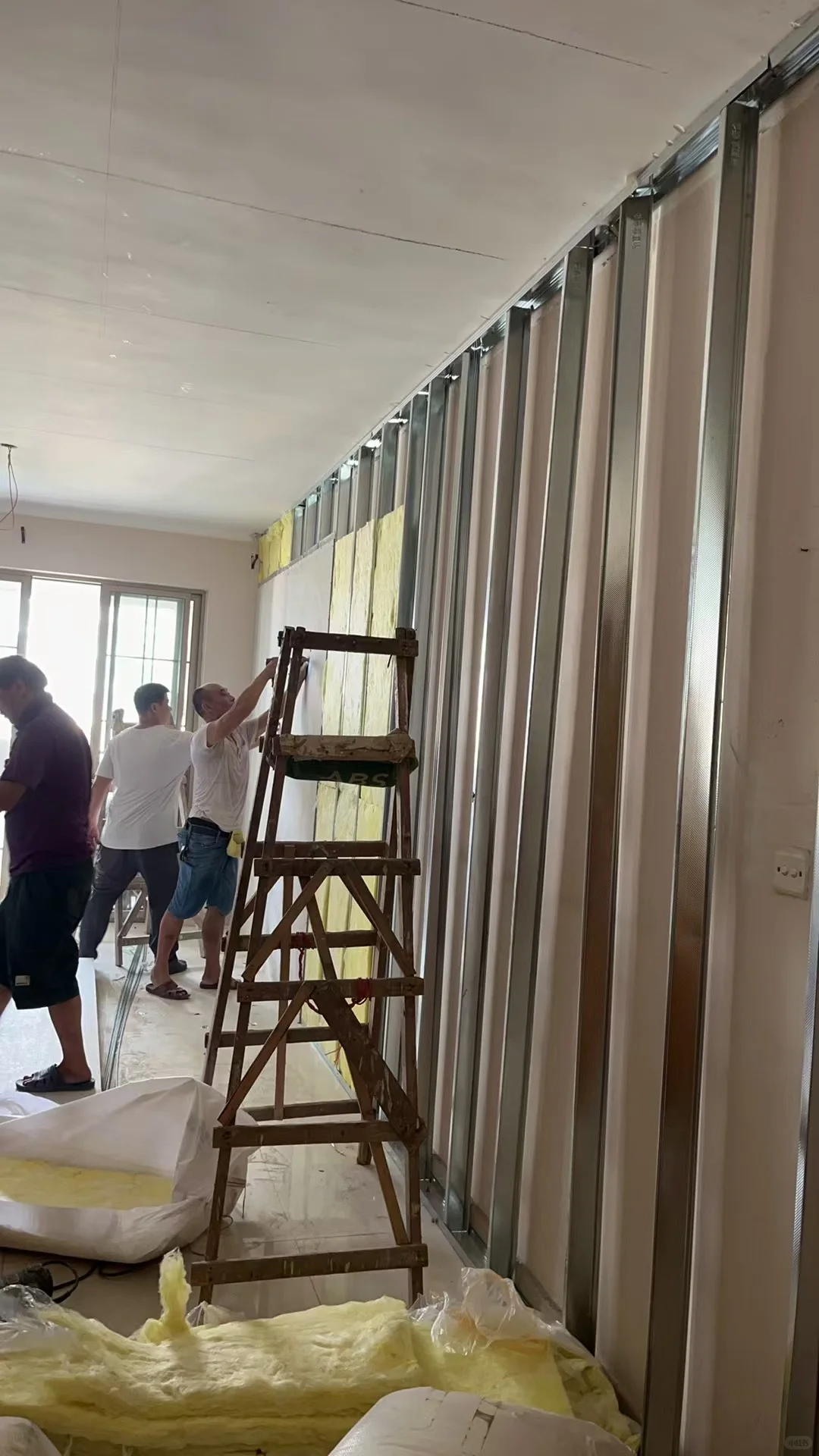 去年家里终于加装了隔音毡。