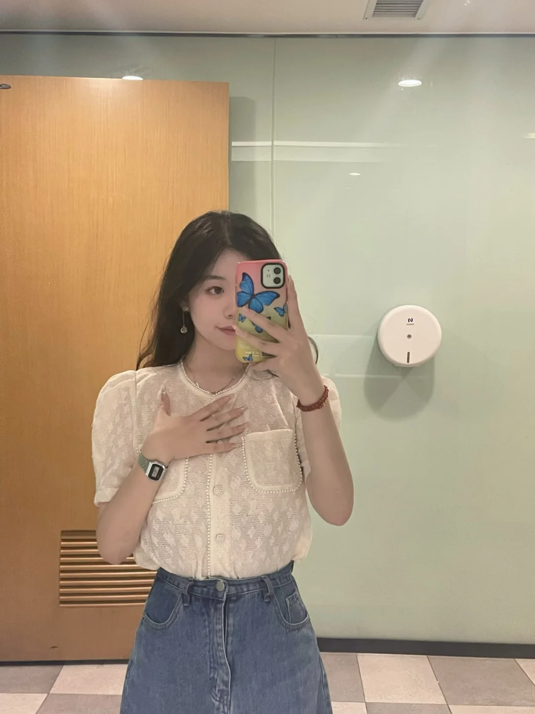 00后继承家业卖阀门