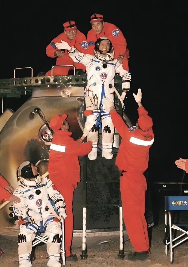 ??历史上的今天10月17日