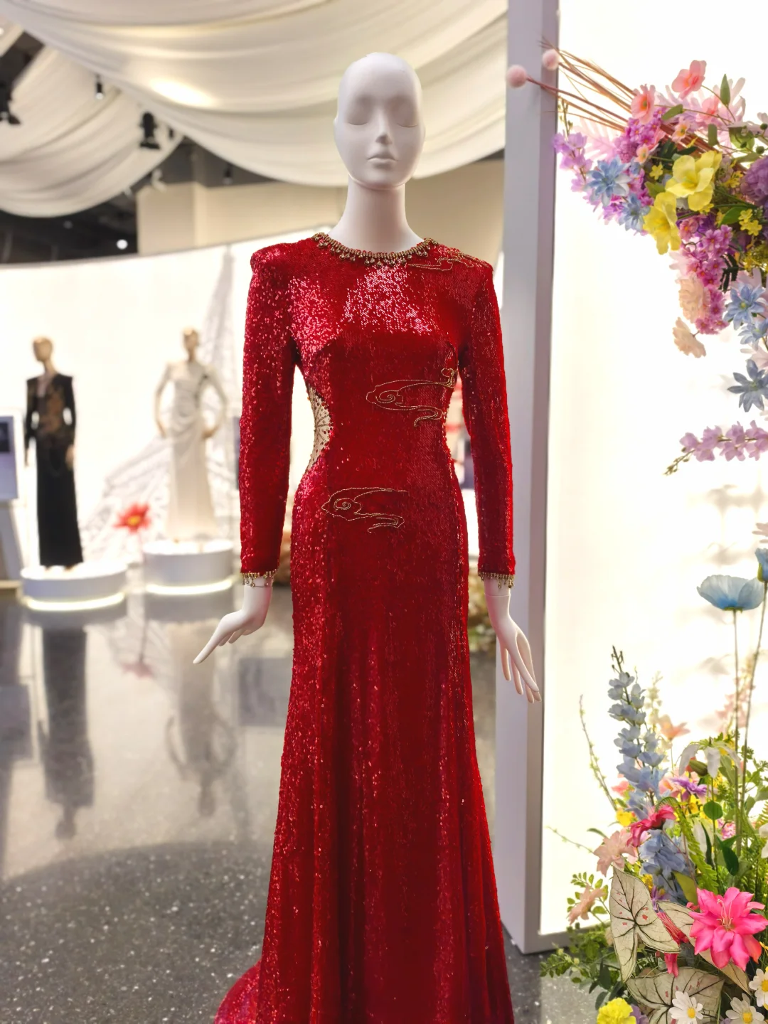 尚街新中式的NANCY孙品牌明星礼服展