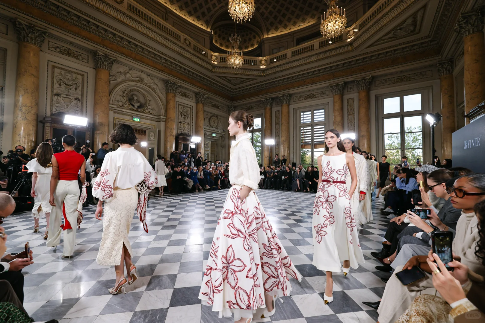 串联非遗粤绣 ,在巴黎绽放的东方美学 !