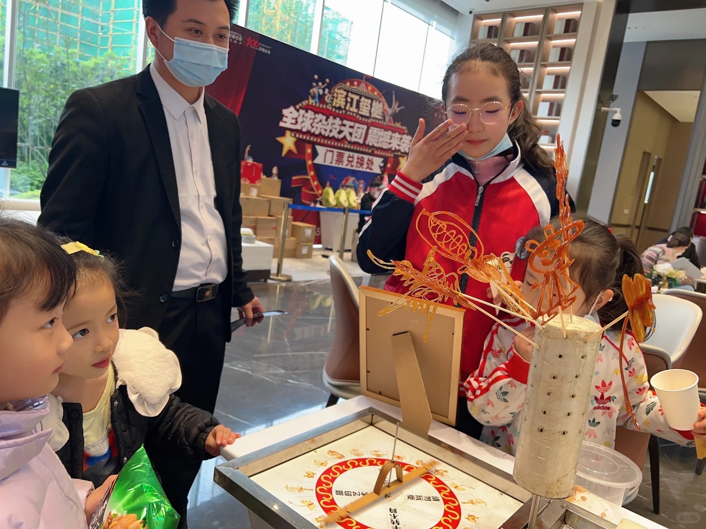 500请的糖画老师现场氛围太好了