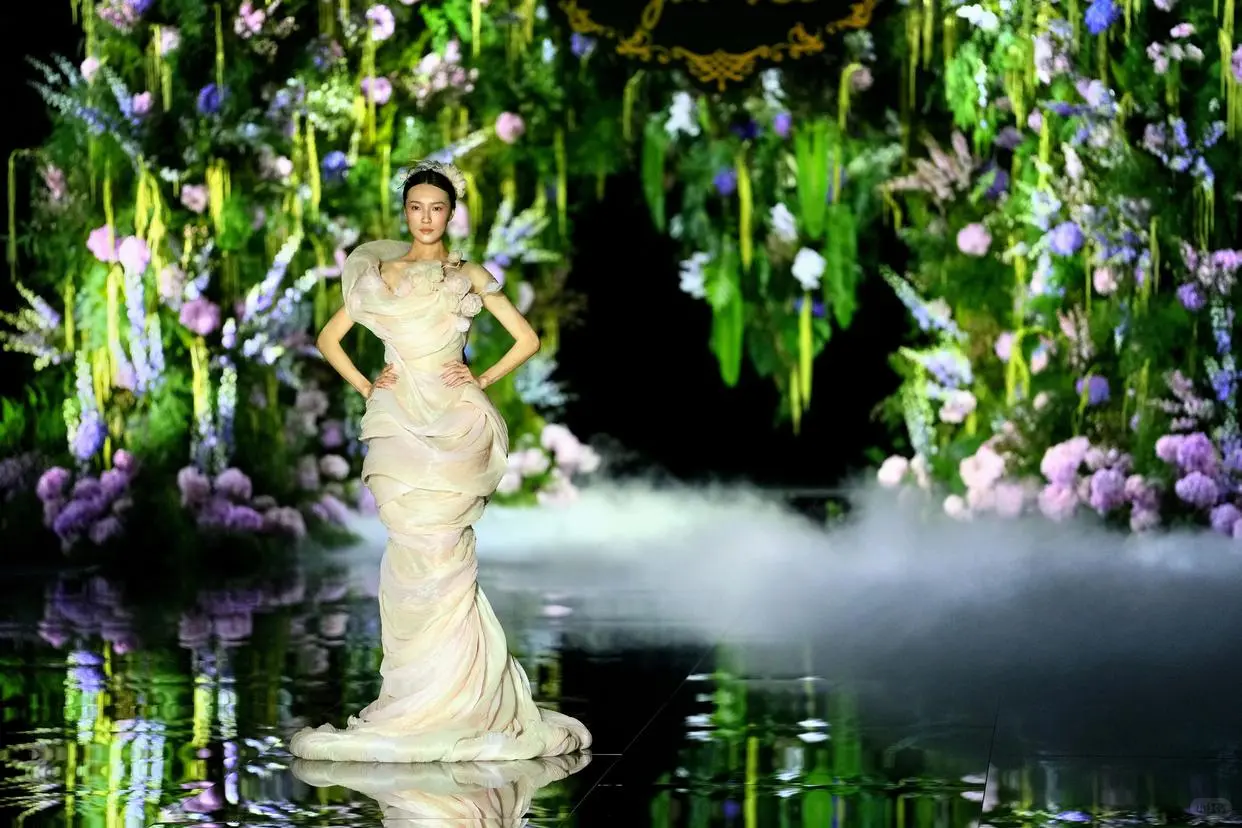 艺术装置‖时装周「“鎏光”溢彩」