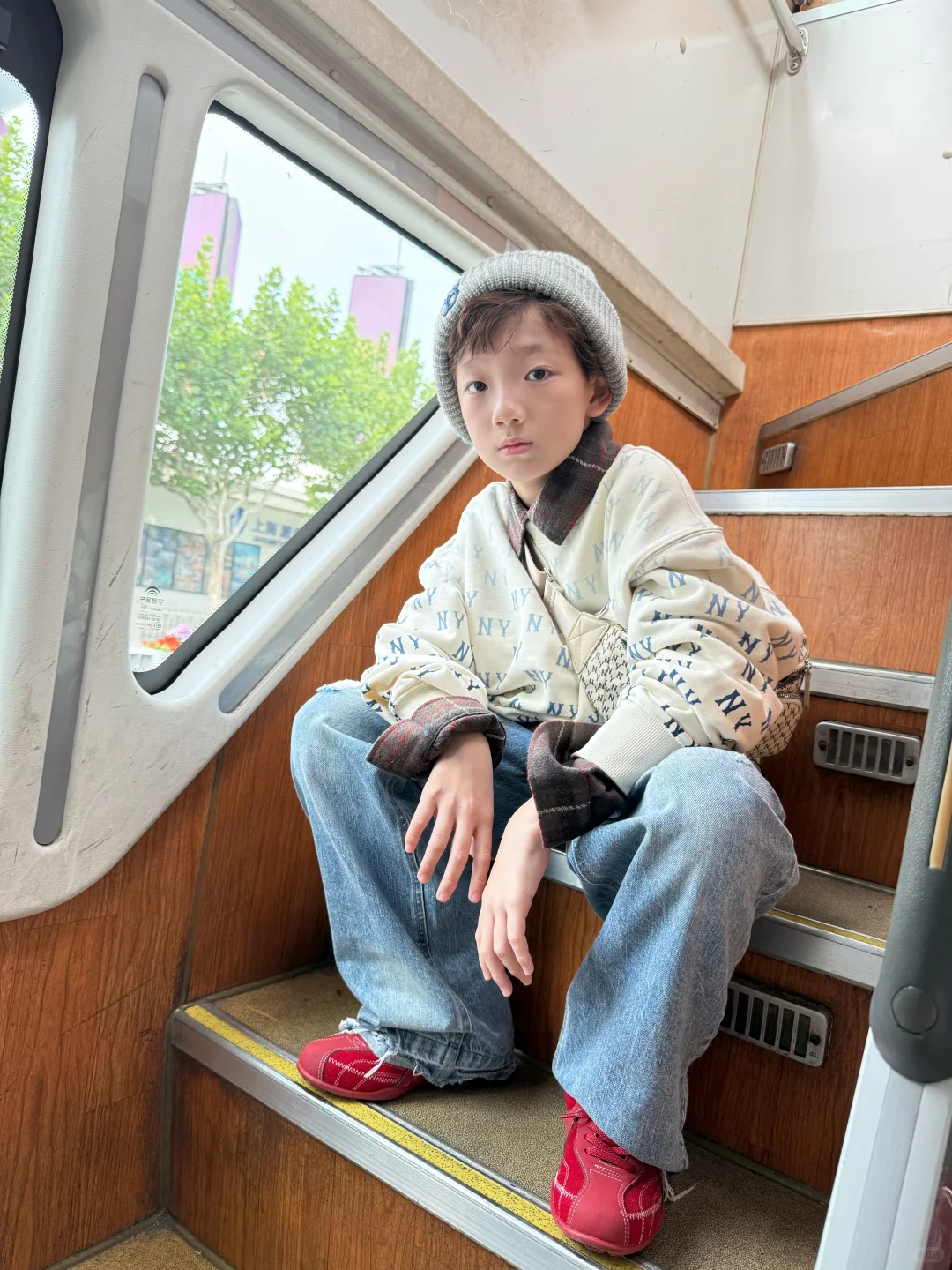 魔都来了一辆专载潮童的bus?有谁还没上车