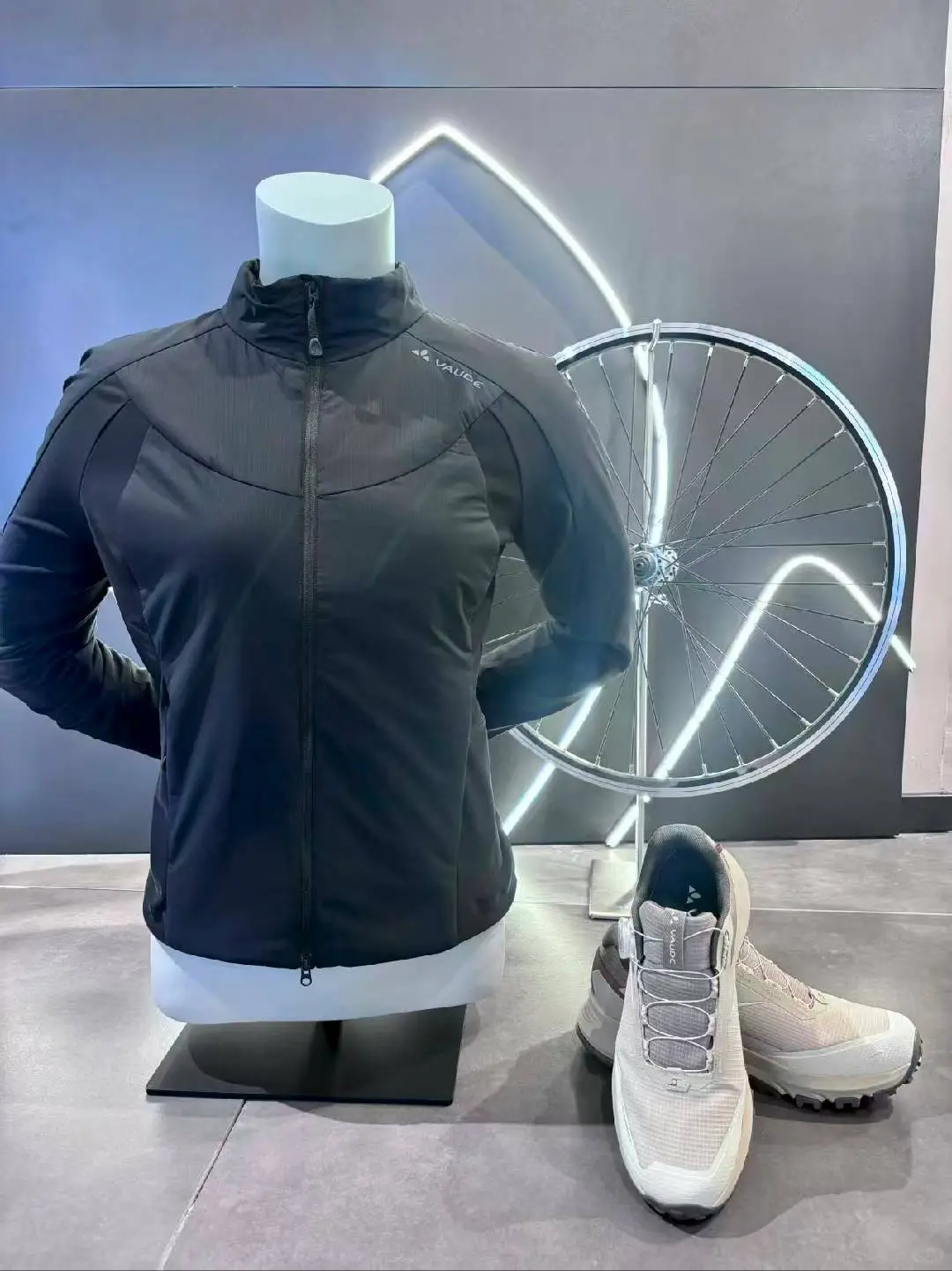 ✨穿搭小心机！这件外套太懂女生啦～?