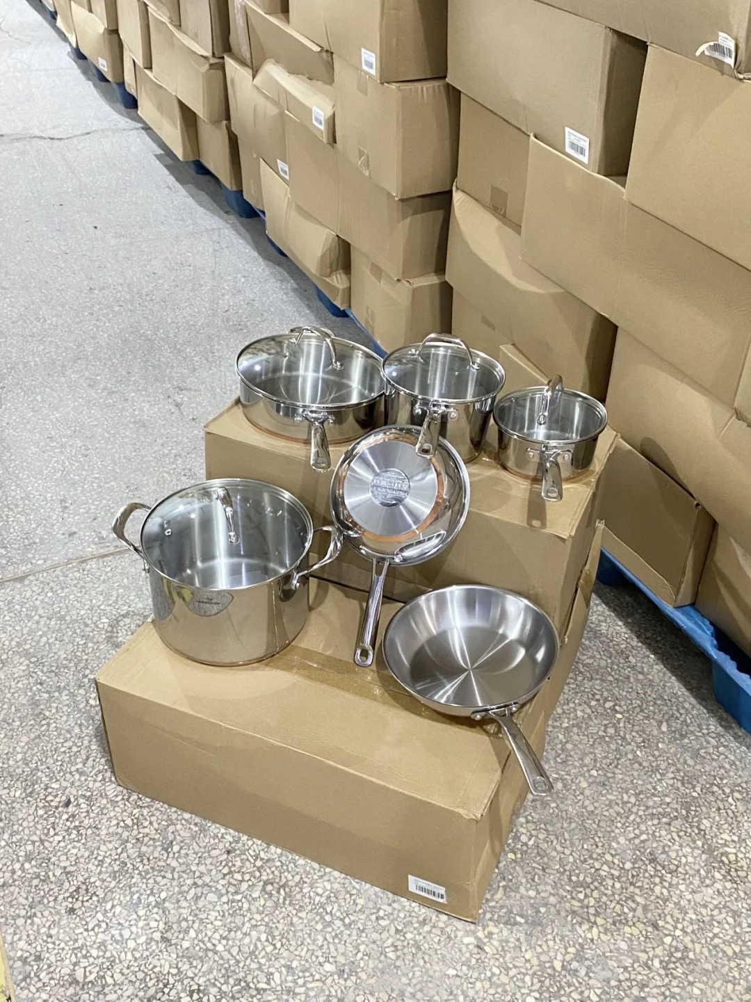 不锈钢钢锅，当时做出来成本都 400 多块?