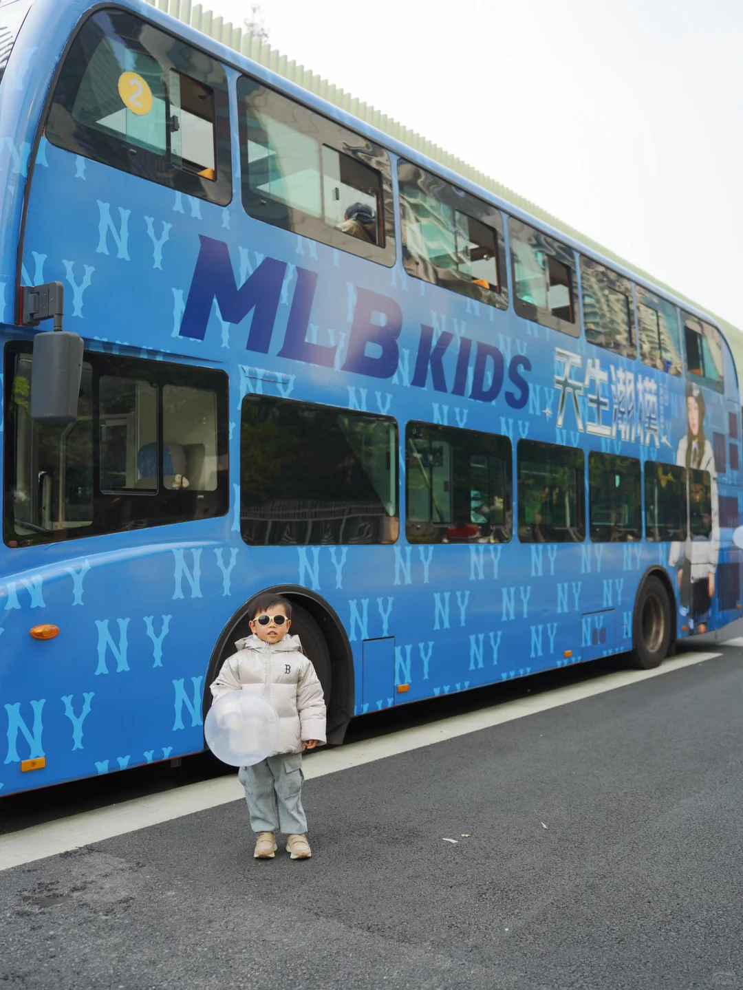 上海潮娃速冲！MLBKids老花巴士太出片?