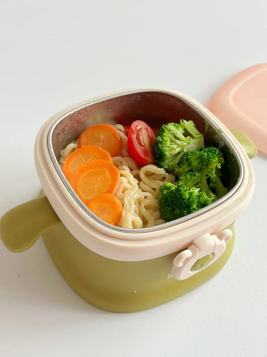 哪个宝宝还没有辅食碗？秋冬准备个保温的吧