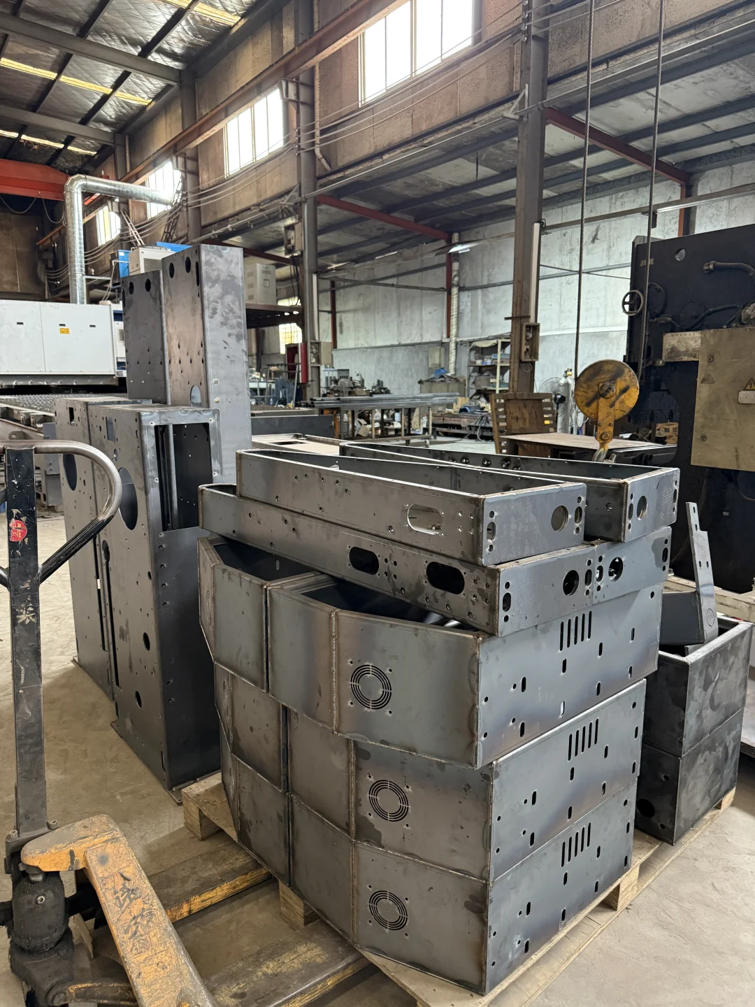 96年女生接手专业钣金加工