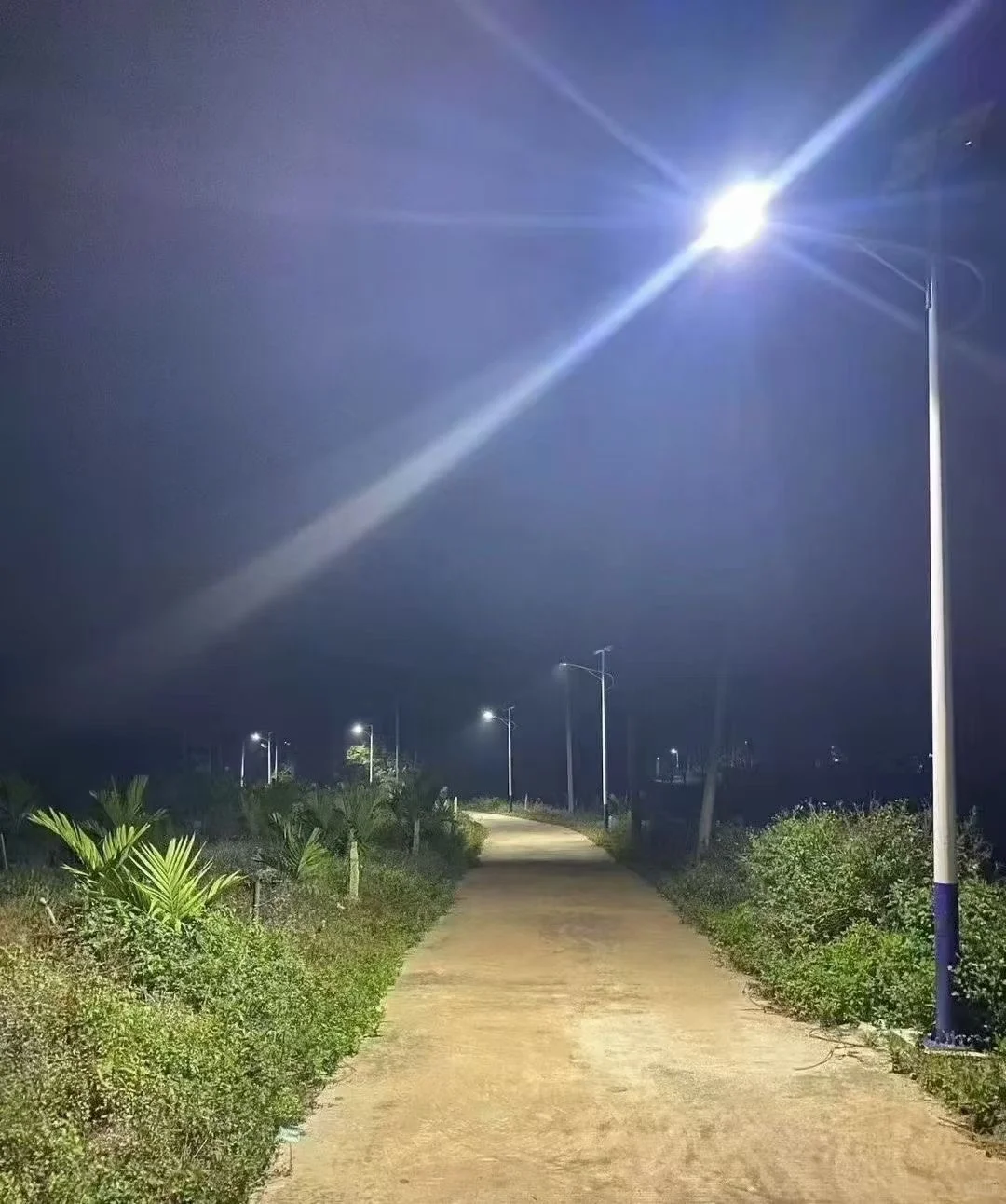 六米太阳能路灯整套435元