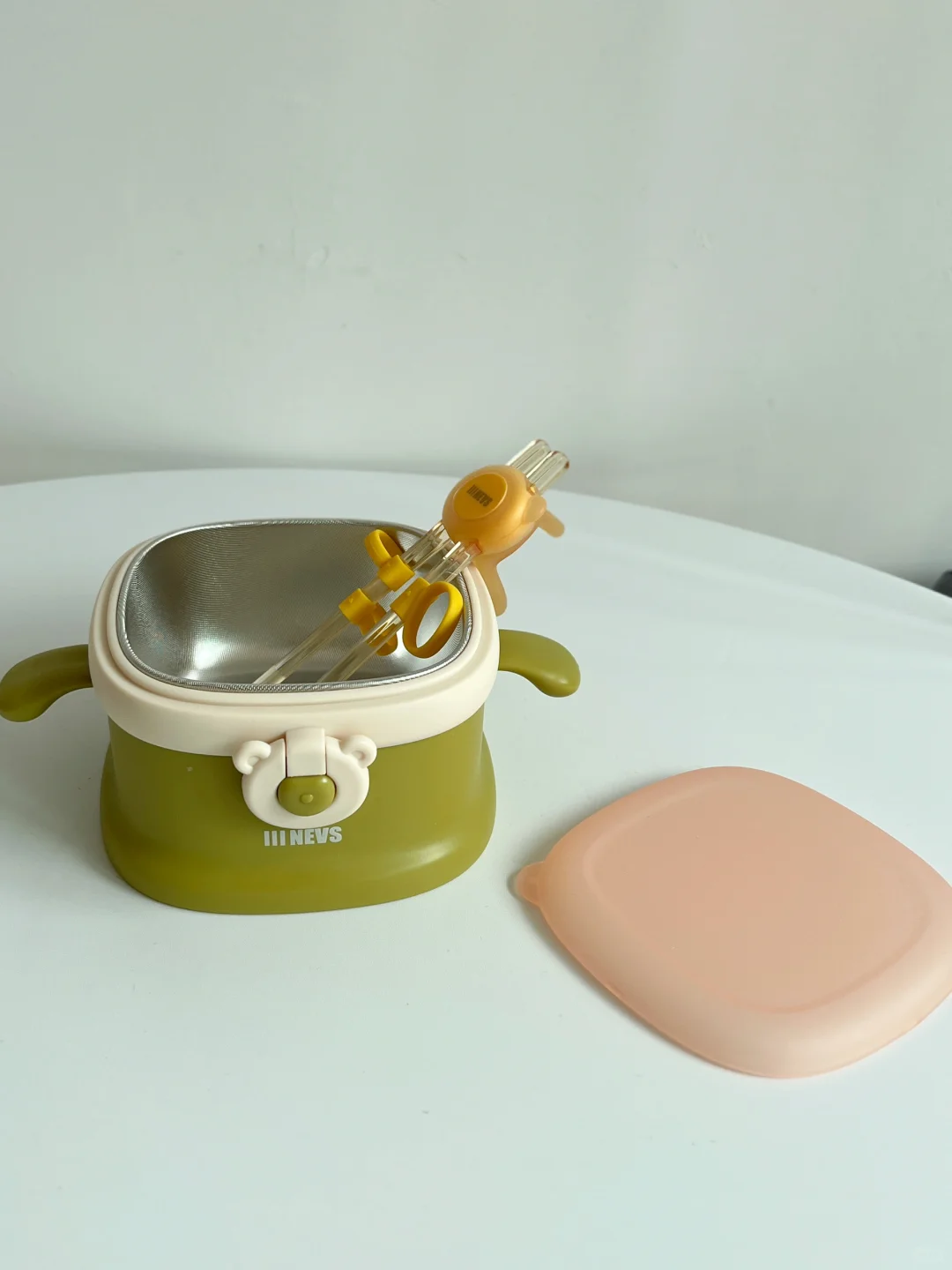 哪个宝宝还没有辅食碗？秋冬准备个保温的吧