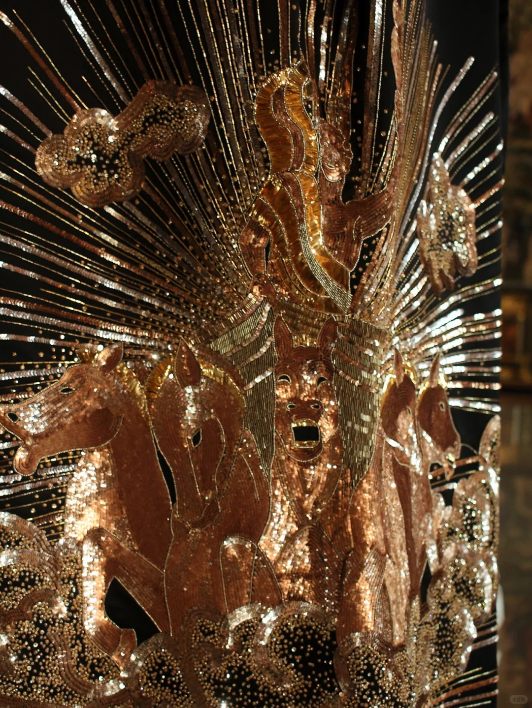 卢浮宫高定展:翻开一部立体的时尚史