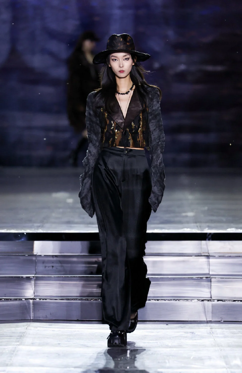 ZIFEI WANG《游牧启示录》云冈时装节精彩上演