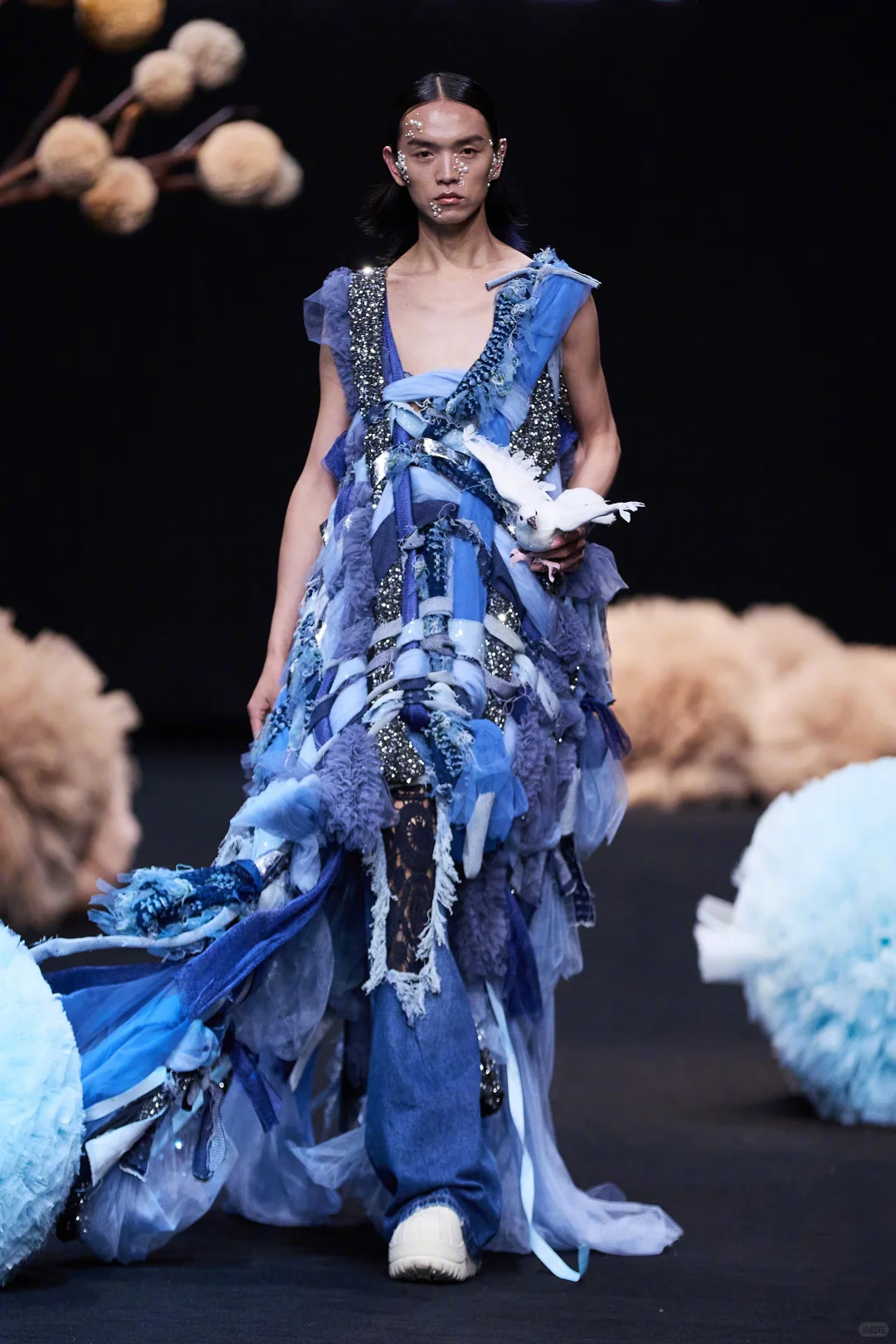 EVVLY SS26：在“叛逆共生”里，让女性气质重写