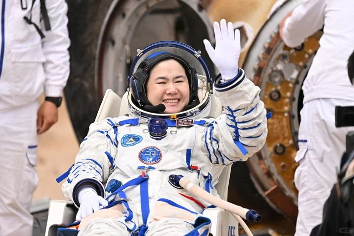 神舟十九号航天员 欢迎回家!