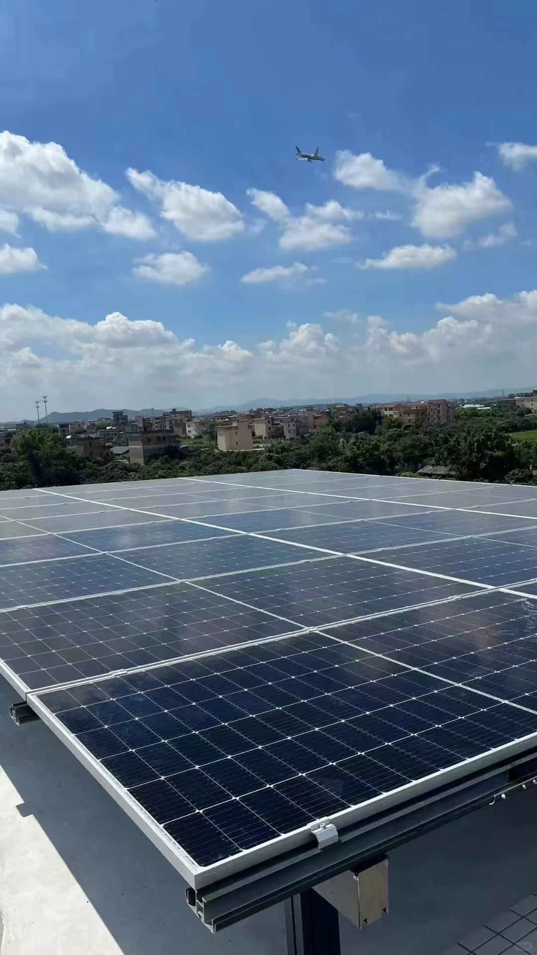 屋顶装太阳能板的开心瞬间?