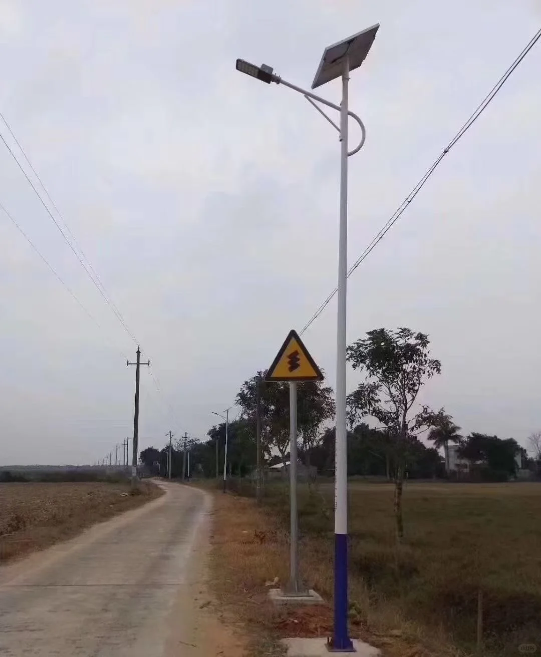 六米太阳能路灯整套435元