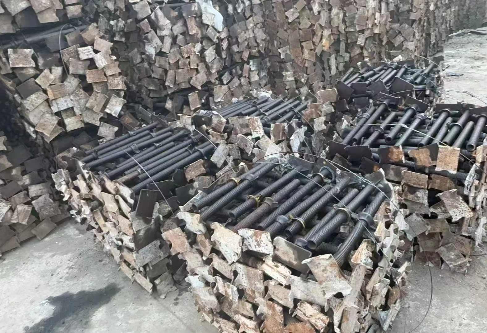 我爸让我发网上卖…啊…咋卖啊00后勇闯废钢界