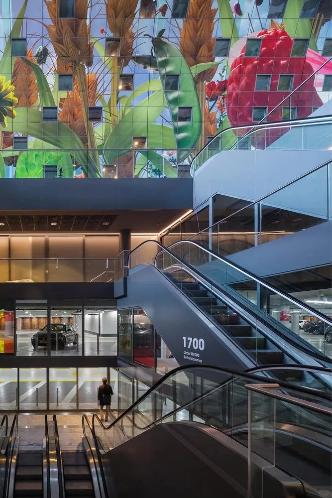 Markthal Rotterdam:垂直折叠的城市生活秀