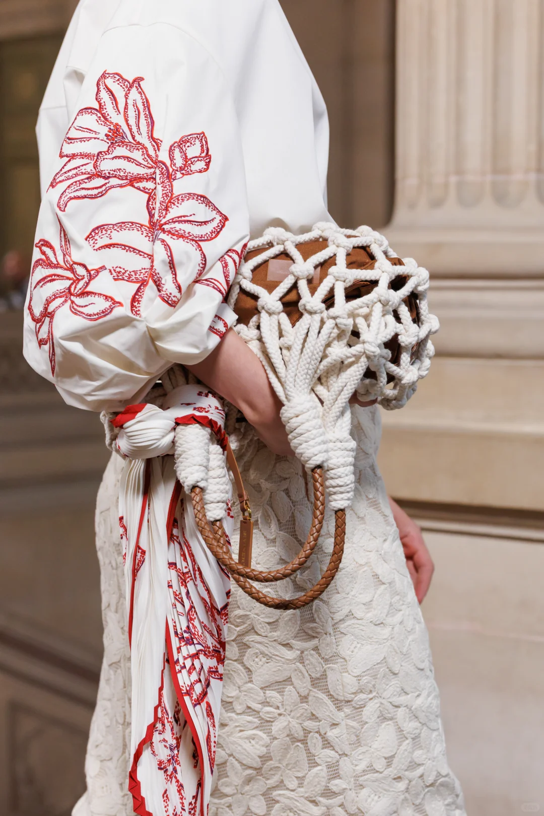 串联非遗粤绣 ,在巴黎绽放的东方美学 !