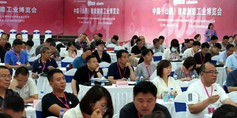 上海时尚之都服装展会设计搭建：多因素需考量