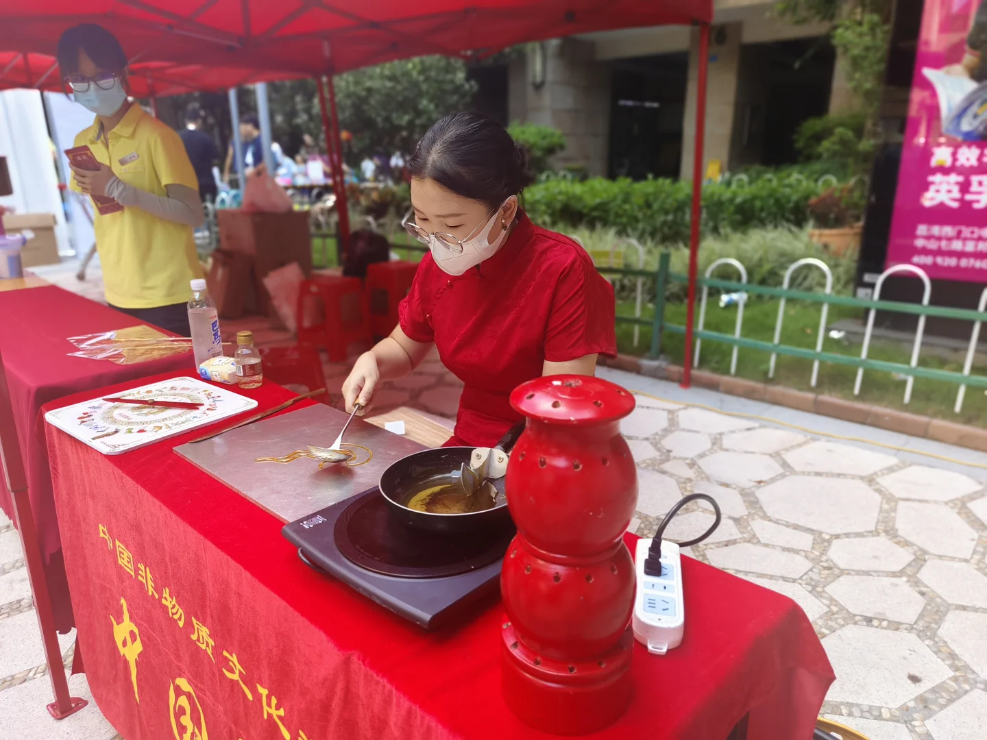 小区惊现非遗糖画师傅！