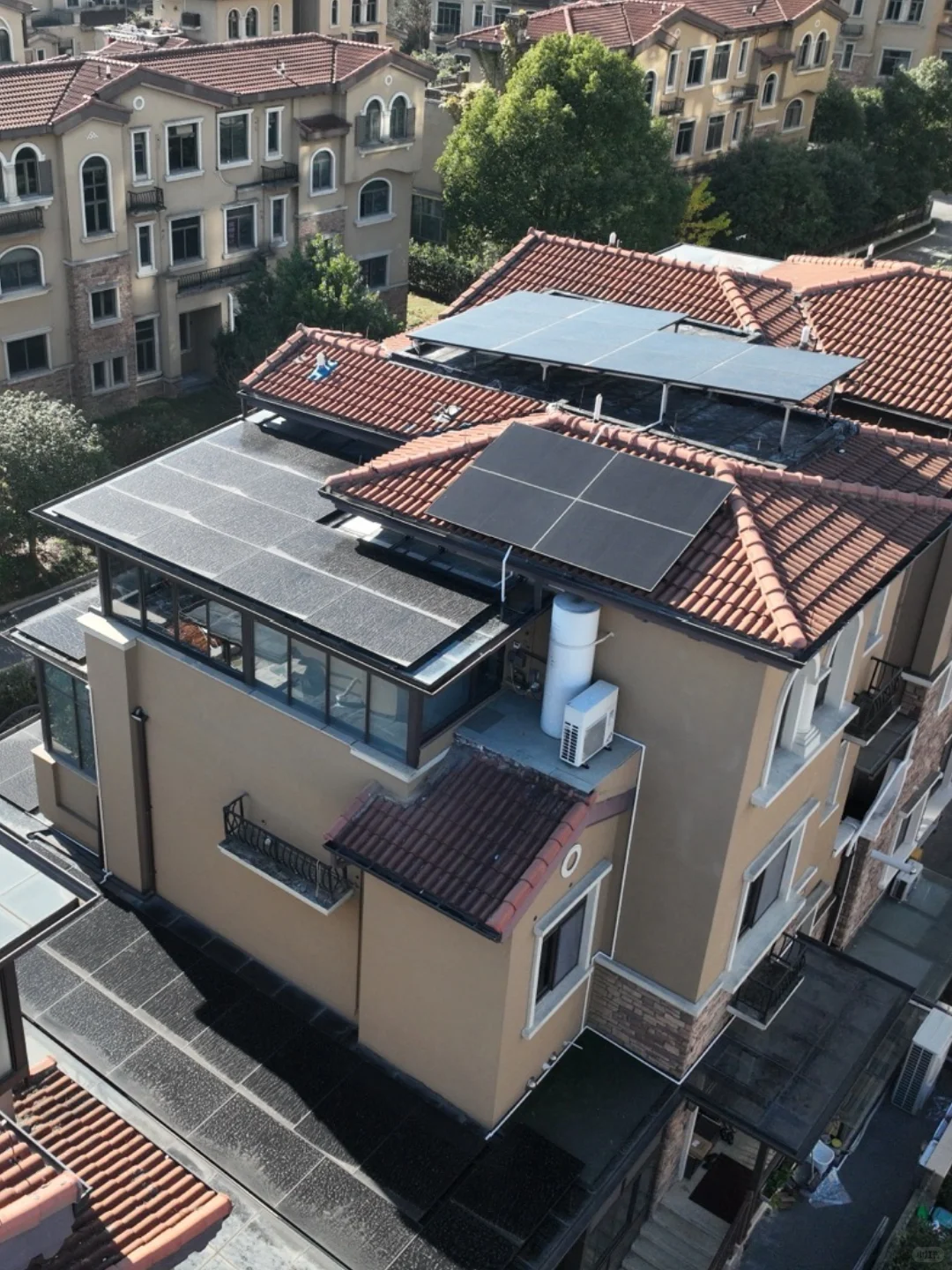 富人为什么都喜欢在屋顶装华为光伏?