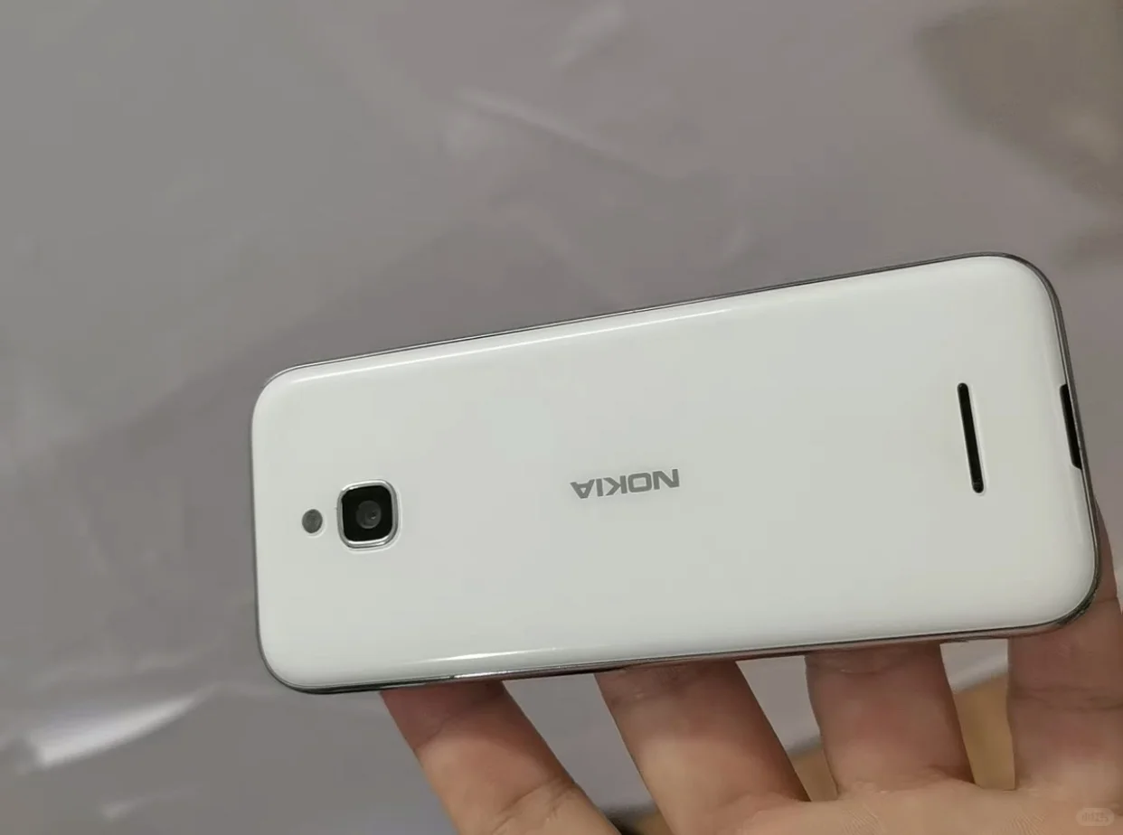 除了好看还有功能的诺基亚8000!