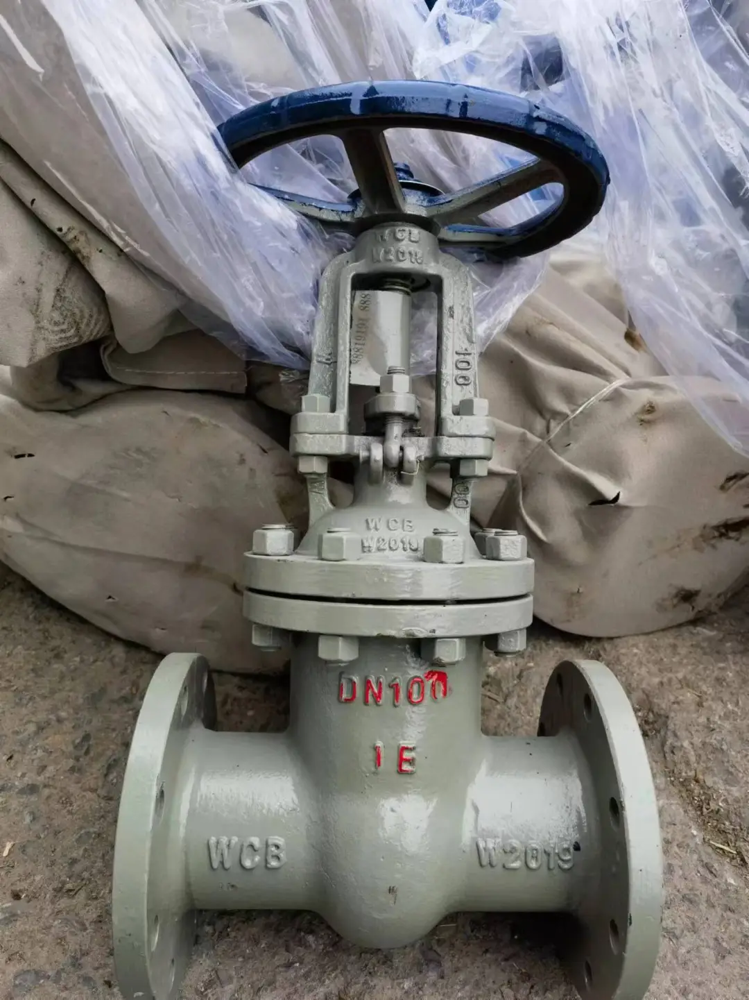 好，广泛应用于各种工业领域，精工铸造品质有保障，大量现货，欢迎咨询。 专业生产高压闸阀批发，锻钢闸阀，闸阀批发，密封性能 生产销售批发各种铸钢法兰闸阀，刀型闸阀现货，铸钢法兰闸阀批发，信誉更好，质优价