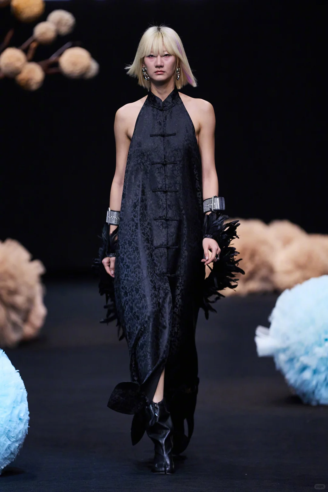 EVVLY SS26：在“叛逆共生”里，让女性气质重写