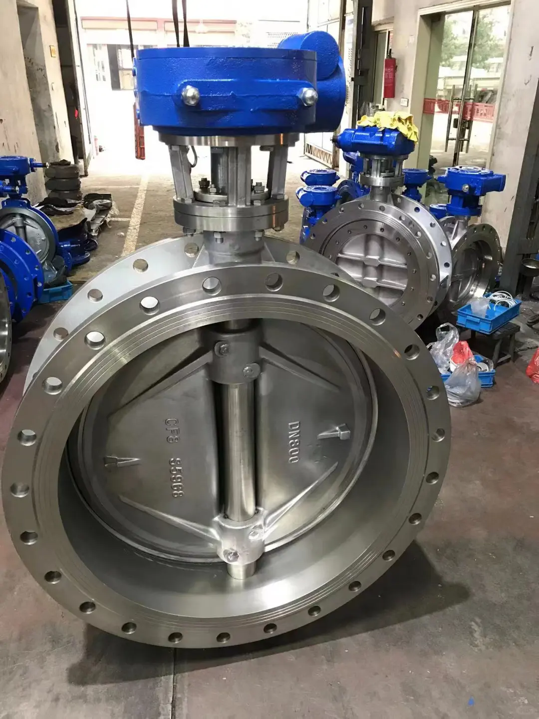 美标蝶阀以其精密的工艺和优良的性能，受到全球用户的青睐。该产品不仅具有出色的密封性，还具备快速启闭的特点，极大地提高了工作效率。美标蝶阀的广泛应用，无论是在石油化工、水处理还是环保领域，都展现出了其卓