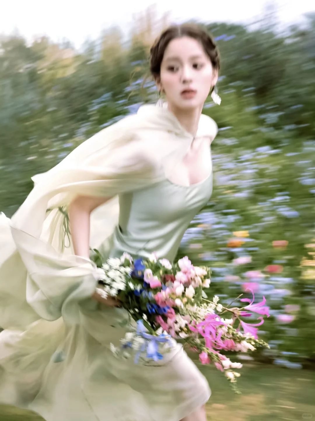 面料揭秘|欧阳娜娜这身为什么高级又灵动