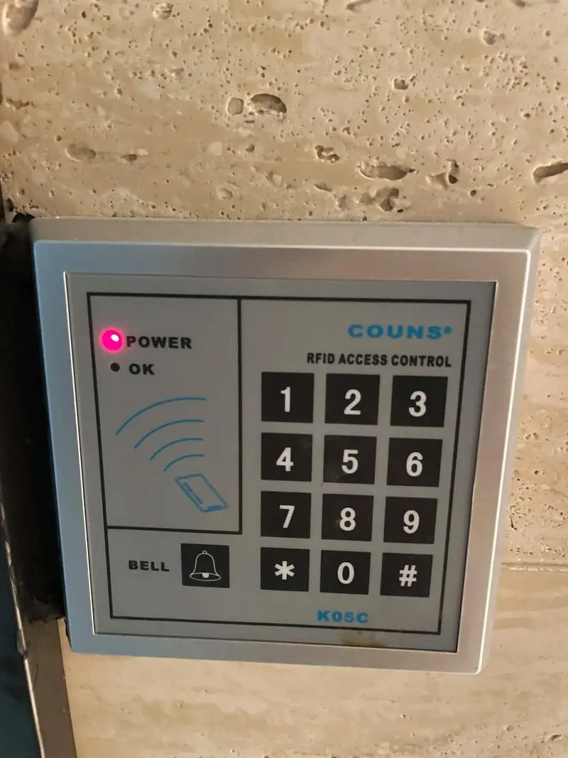 高优门禁机改密码。