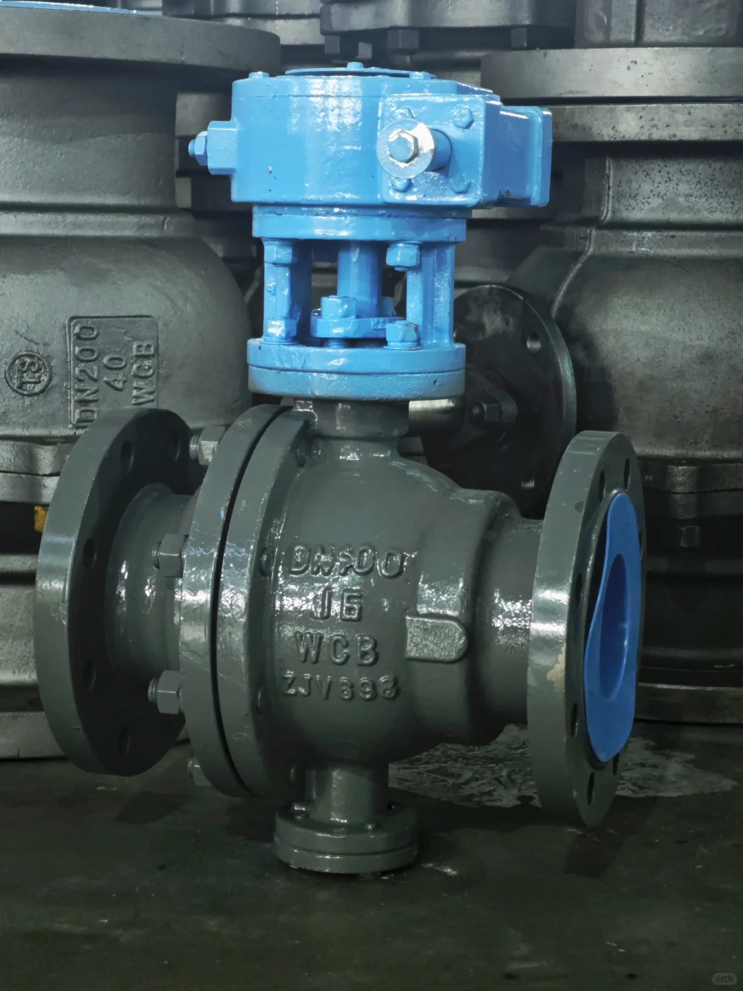 暗调美学｜工业齿轮间的光影诗篇