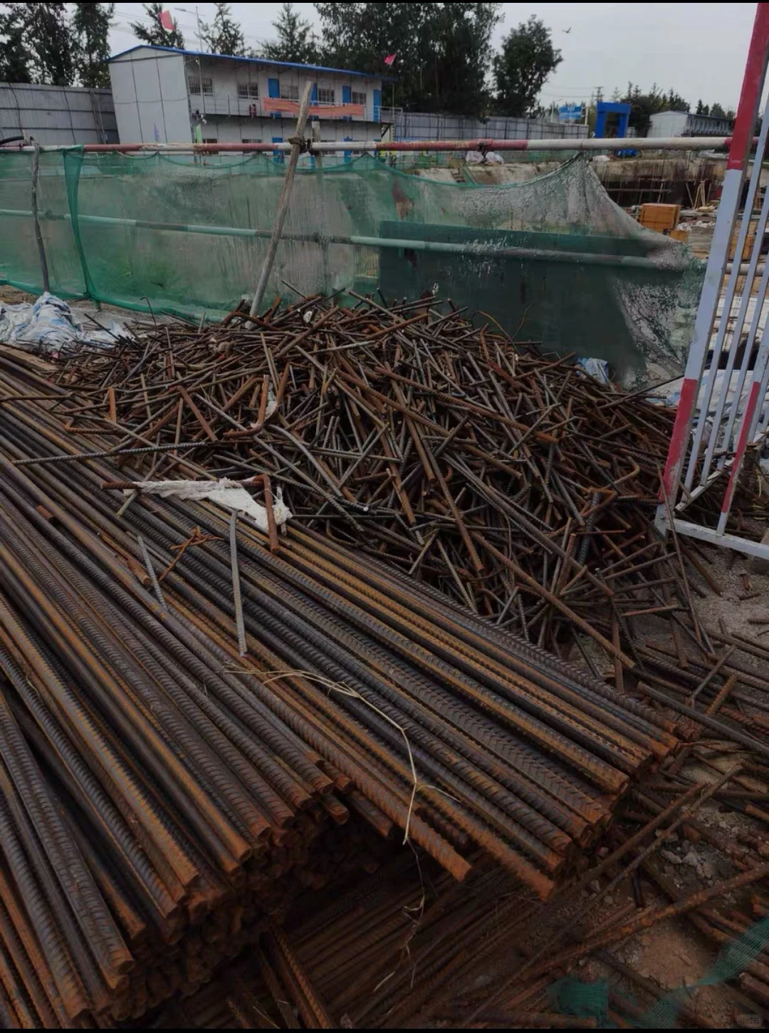 废料处理 爱护环境从你我做起 收购废钢 废