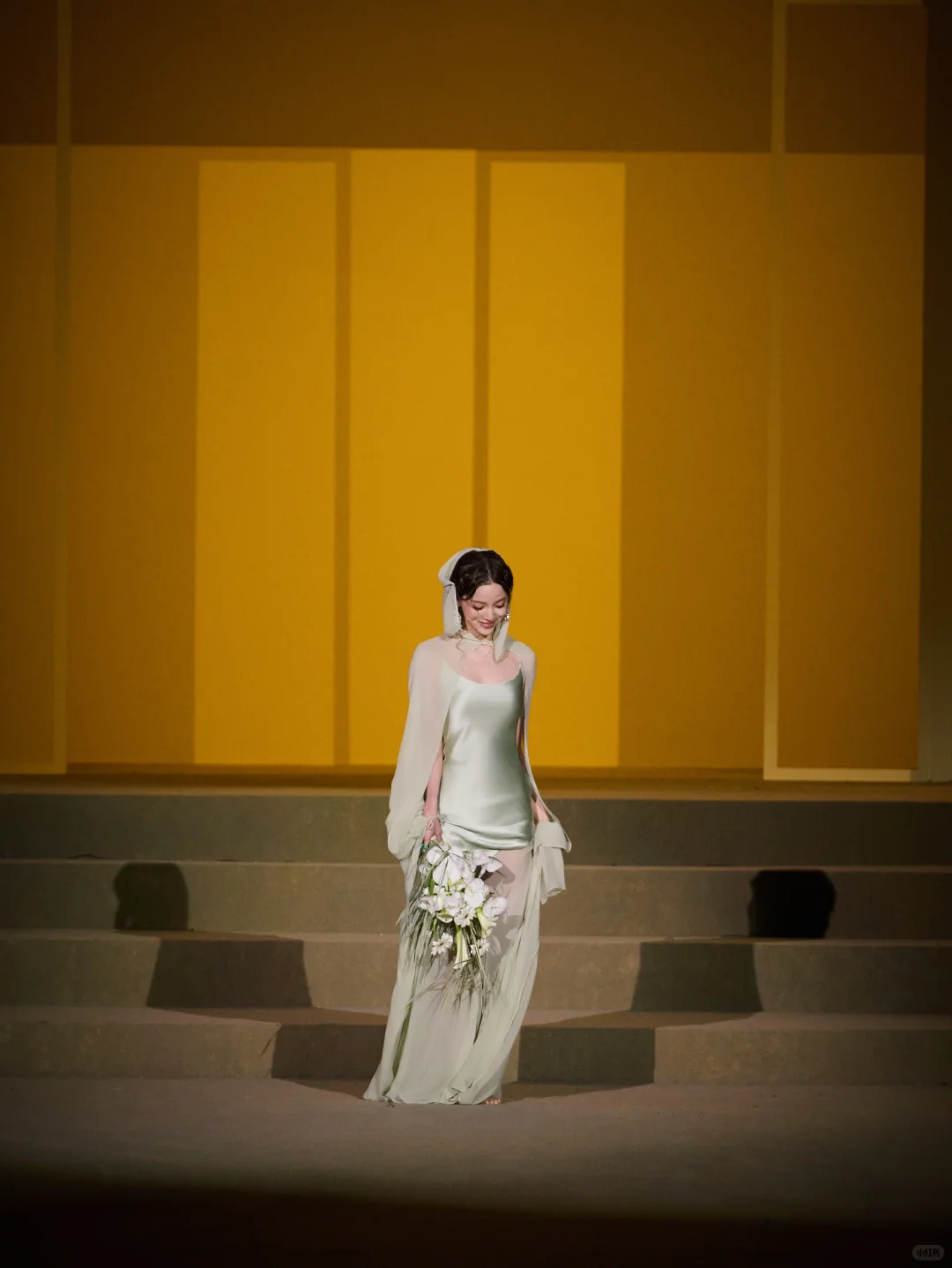 面料揭秘|欧阳娜娜这身为什么高级又灵动