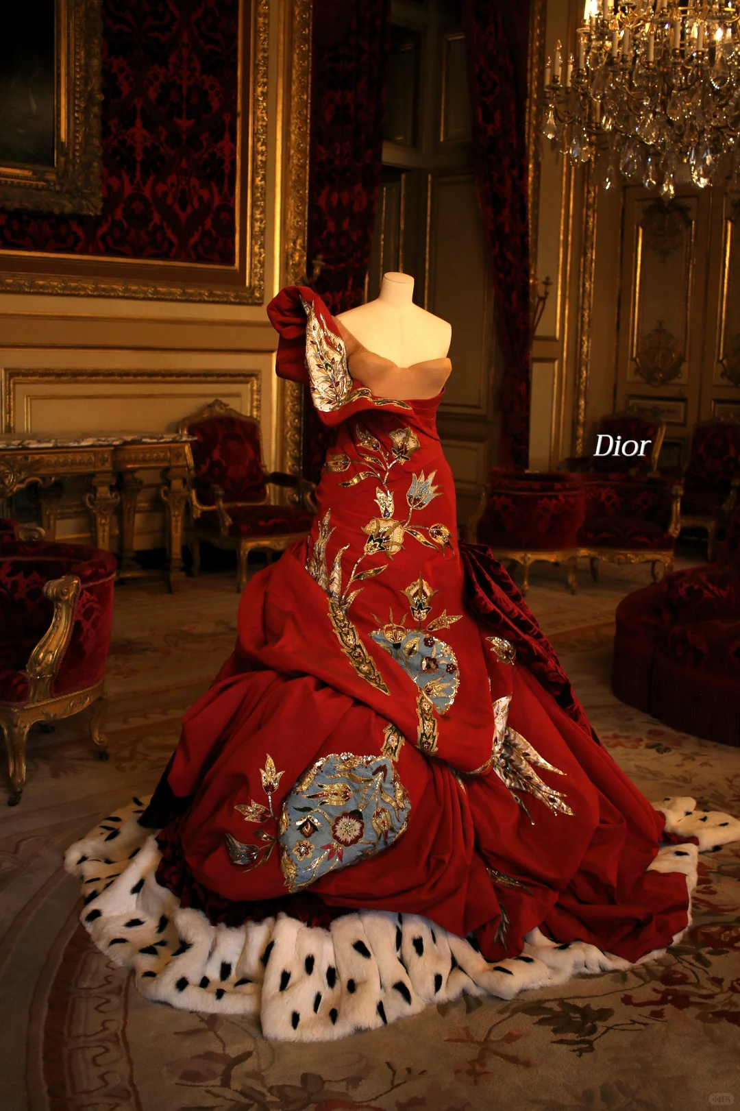 卢浮宫高定展:翻开一部立体的时尚史