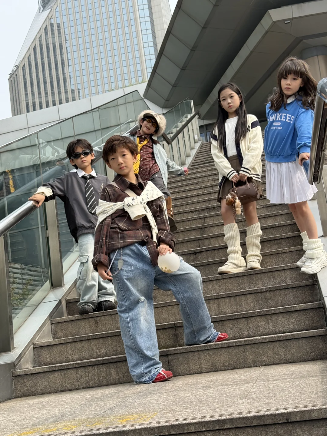 魔都来了一辆专载潮童的bus?有谁还没上车